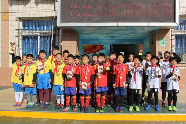 利拉德35+11雄鹿力克快船 鹈鹕轻取老鹰4连胜